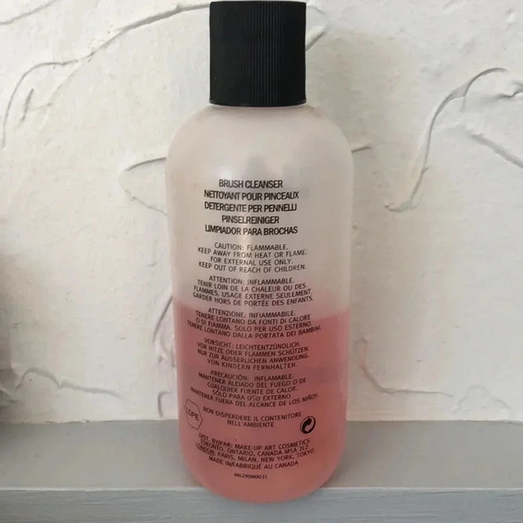 MAC Brush Cleaner - Picture 2 of 2